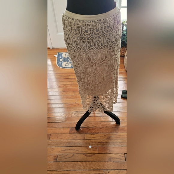 4/$19 Ivory, crochet slip skirt with elastic waist M - Picture 1 of 3